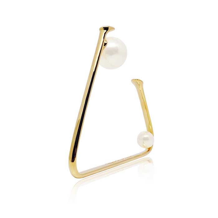 Devotion Triangular Pearl Bracelet in 18k Gold - ThEyes On