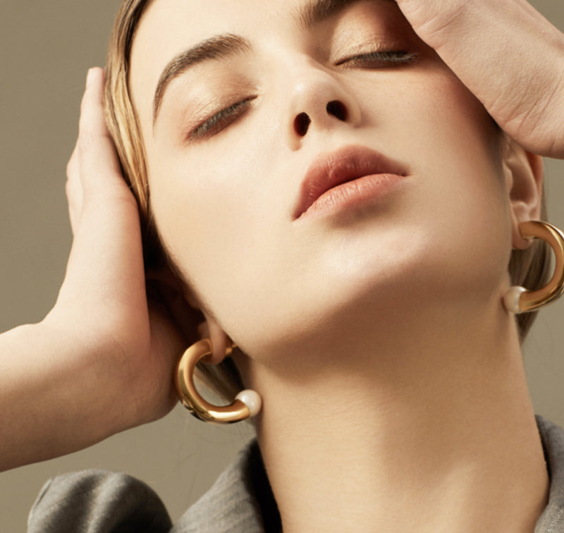 Adoring Pearl Thick Medium Hoops in 18k Rose Gold - ThEyes On