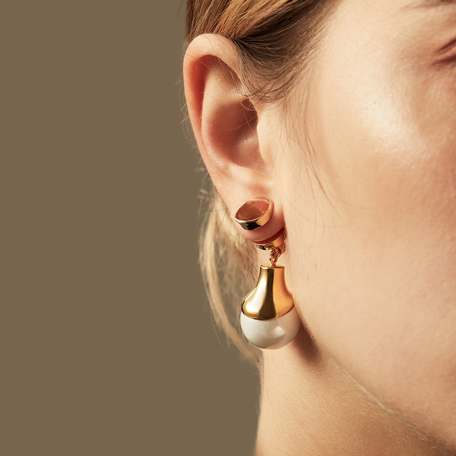 Devotion Pendant Earring in 18k Gold - ThEyes On