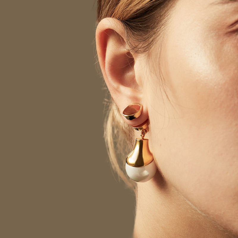 Devotion Pendant Earring in 18k Gold - ThEyes On