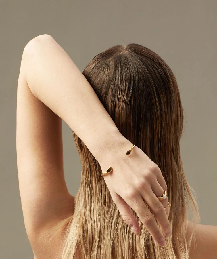 Adoring Cuff Bracelet in 18k Gold - ThEyes On